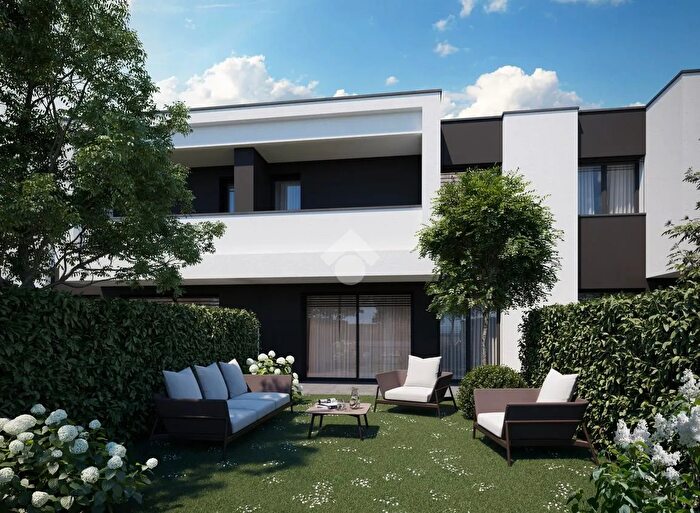 Casa quadrilocale in vendita in Via C Rebucci, Carpi