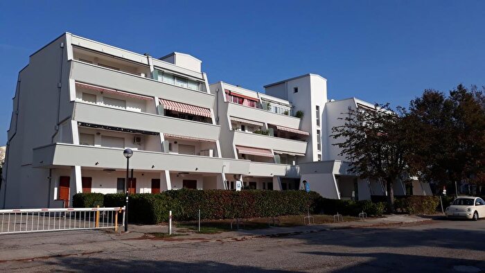 Appartamento trilocale in vendita in Viale Raffaello, Comacchio