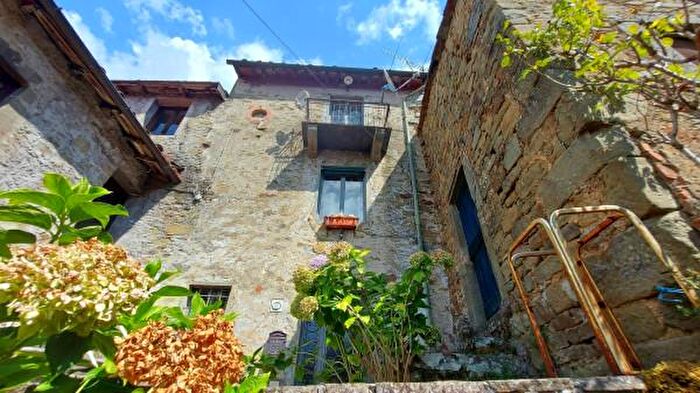 Casa con 6 locali in vendita in Bagni Di Lucca