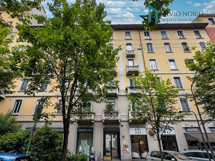 Appartamento trilocale in affitto in Via Gerolamo Tiraboschi, Porta Romana Medaglie d'Oro, Milano