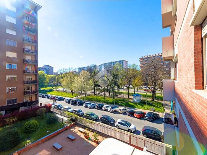 Appartamento trilocale in vendita in Via Buenos Aires, Torino