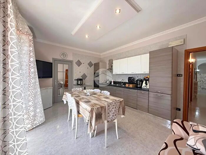 Appartamento quadrilocale in vendita in Via Luciano Manara, Lucera