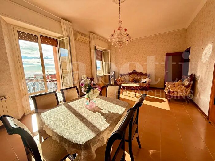 Appartamento quadrilocale in vendita in Via Vitruvio, Formia