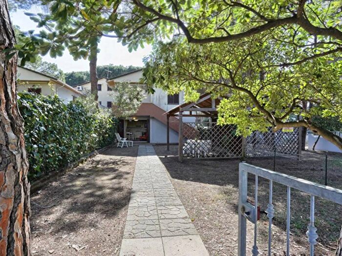 Appartamento trilocale in affitto in Via Liguria No Number, Mazzanta, Rosignano Marittimo