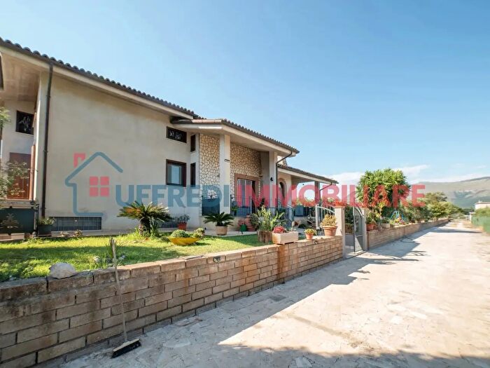 Casa con 6 locali in vendita in Via Domenico Camusi, Priverno