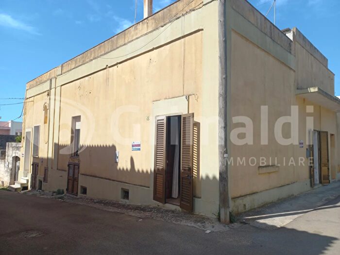 Casa con 7 locali in vendita in Via IV Novembre, PresicceAcquarica