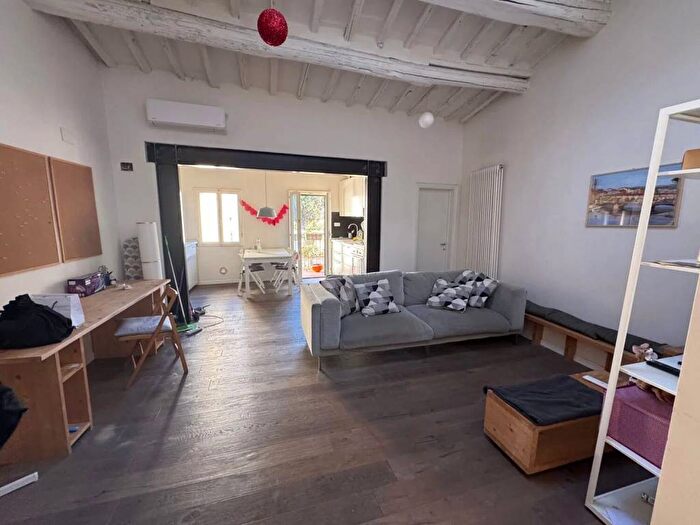 Appartamento quadrilocale in affitto in Piazza Torquato Tasso, San Frediano, Firenze