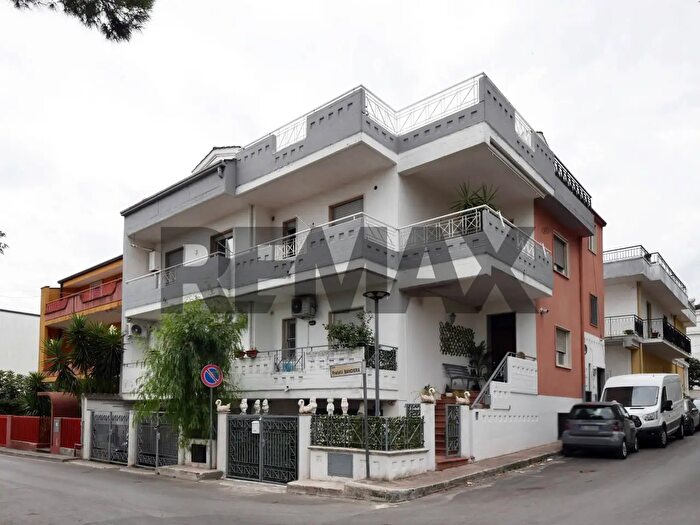 Appartamento trilocale in vendita in Via Francesco Crispi, Cassano Delle Murge