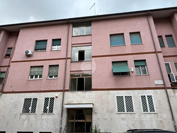 Appartamento quadrilocale in vendita in Via Iconio, Roma