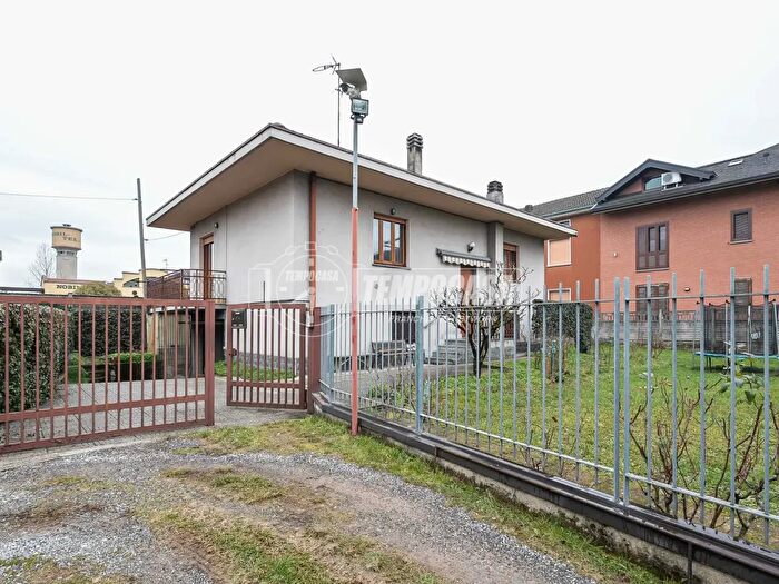 Appartamento trilocale in vendita in Giussano