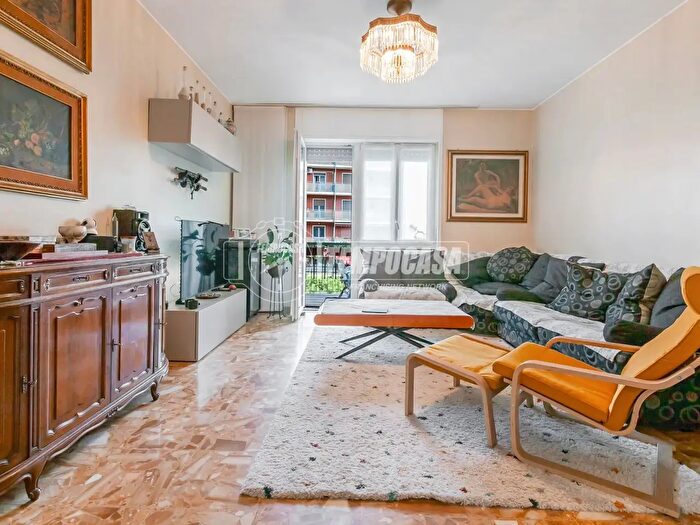 Appartamento trilocale in vendita in Via Andrea Solari, Milano