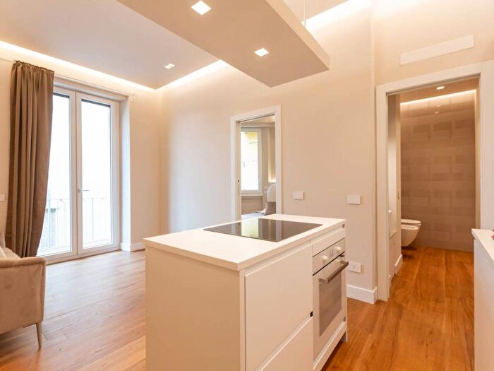 Appartamento bilocale in affitto in Via Tonale, Centrale, Milano