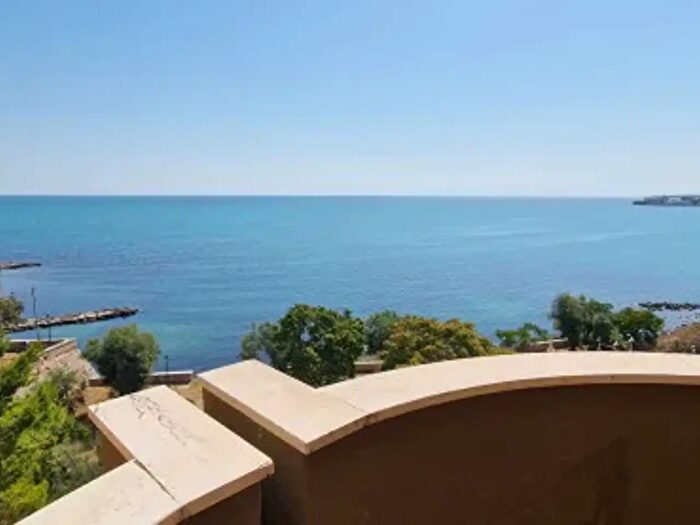 Appartamento trilocale in affitto in Largo Luigi Chiarelli, Trani
