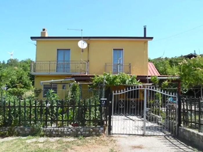 Casa quadrilocale in vendita in Rocca San Felice