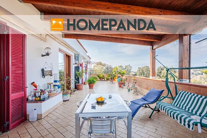 Appartamento con 5 locali in vendita in Via Cuma Licola alla Spiaggia, Pozzuoli