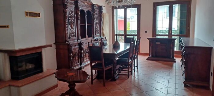 Appartamento con 7 locali in vendita in Badia Polesine