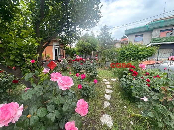 Casa bilocale in vendita in Corso Michelangelo Buonarroti, Trecastagni