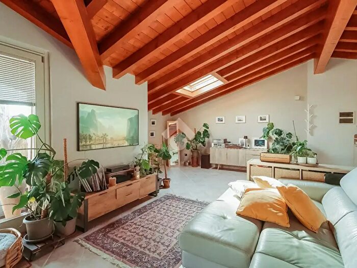 Appartamento trilocale in vendita in Via d Alighieri, Monticelli Brusati