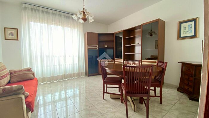 Appartamento trilocale in vendita in Via Salici, Milano