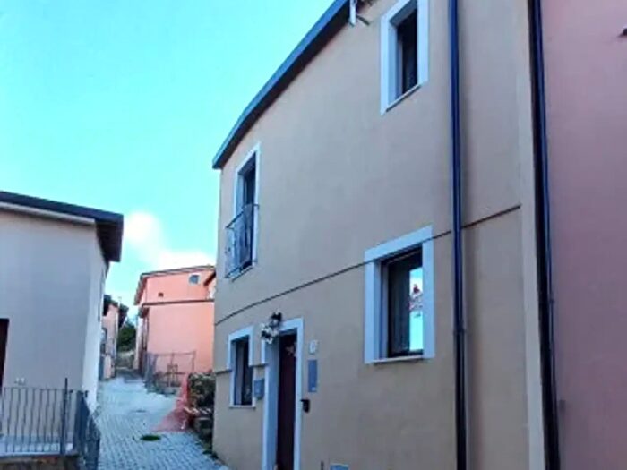 Casa quadrilocale in vendita in Piazza San Michele, LAquila