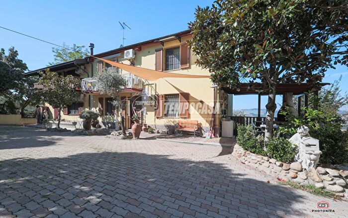 Casa con 5 locali in vendita in Forli