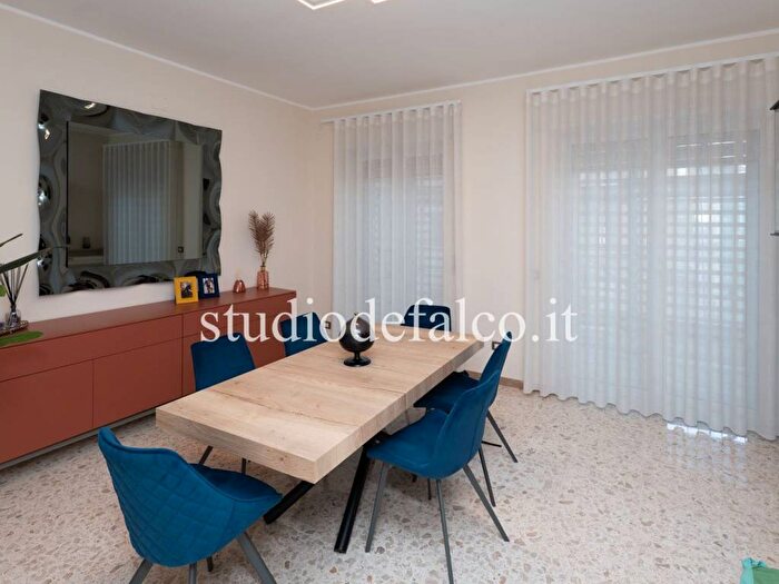 Appartamento quadrilocale in affitto in Piazza Enrico De Leva, Arenella, Napoli