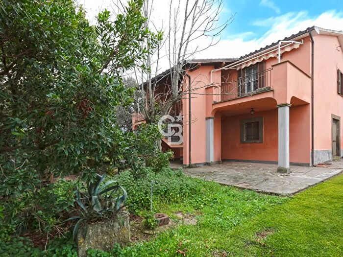 Casa con 14 locali in vendita in Strada Toscanese, Viterbo