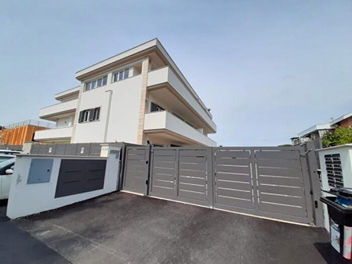 Appartamento trilocale in vendita in Via dei Sette Metri, Roma