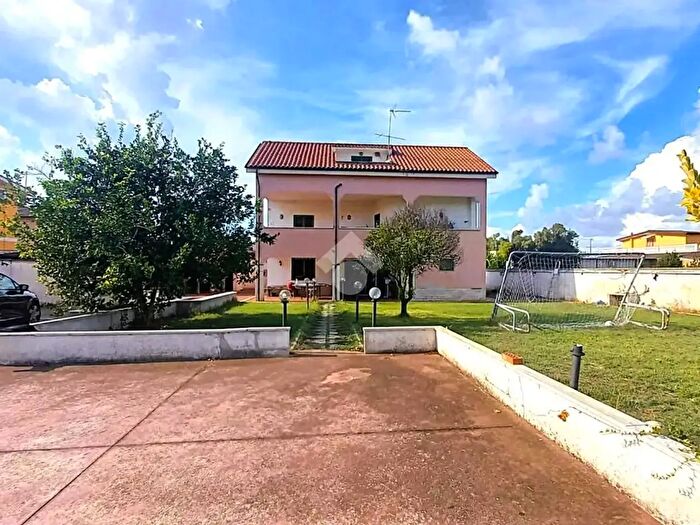 Casa con 7 locali in vendita in Via Palmanova, Ardea