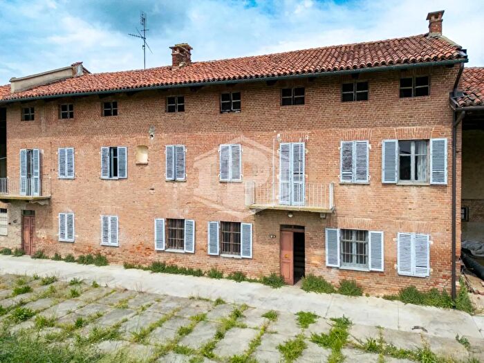 Casa con 9 locali in vendita in Via San Giovanni, Riva Presso Chieri
