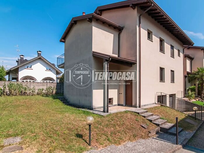 Casa quadrilocale in vendita in Via Giovanni XXIII, Gorla Maggiore