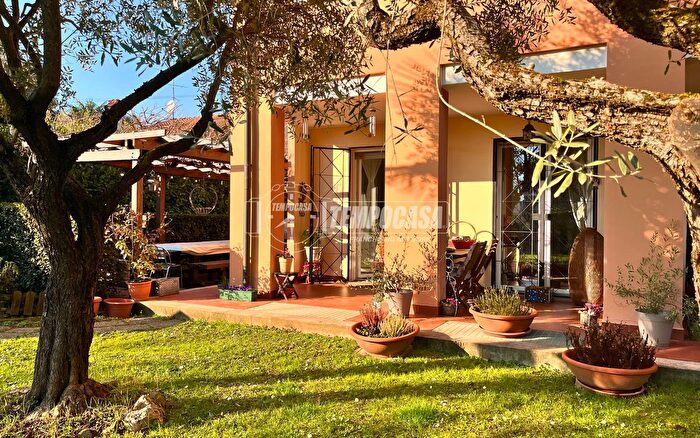 Appartamento trilocale in vendita in Via San Luigi, Casatenovo