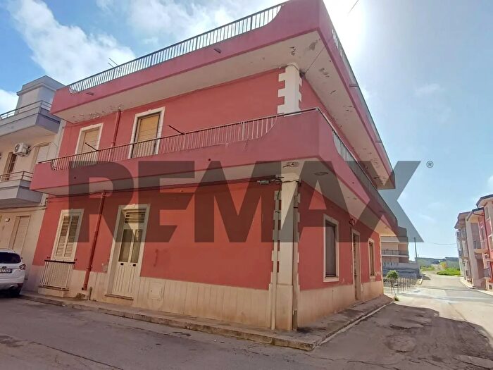 Casa con 9 locali in vendita in Via Ferri, Pachino