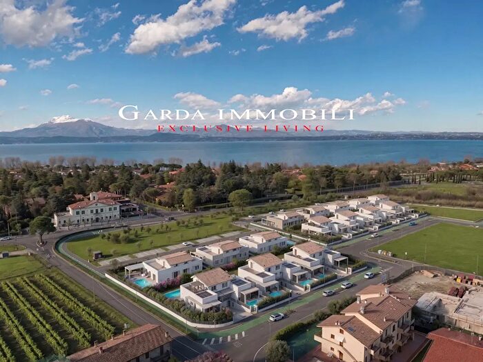 Casa con 6 locali in vendita in Via Pigafetta, Sirmione