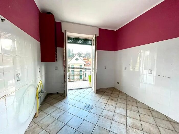 Appartamento quadrilocale in vendita in Via Italo Cremona, Gazzada Schianno