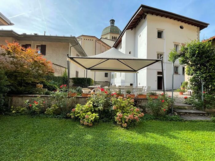 Casa con 16 locali in vendita in Mezzocorona