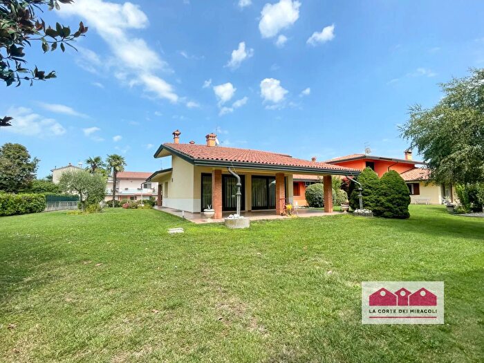 Casa con 8 locali in affitto in Via Lacedelli, Montecchio Maggiore