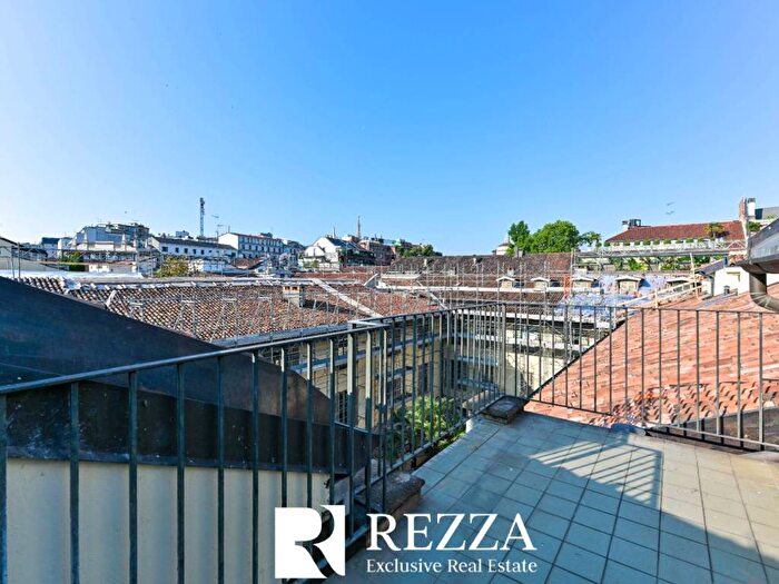 Appartamento trilocale in affitto in Via Montenapoleone, Scala Manzoni, Milano