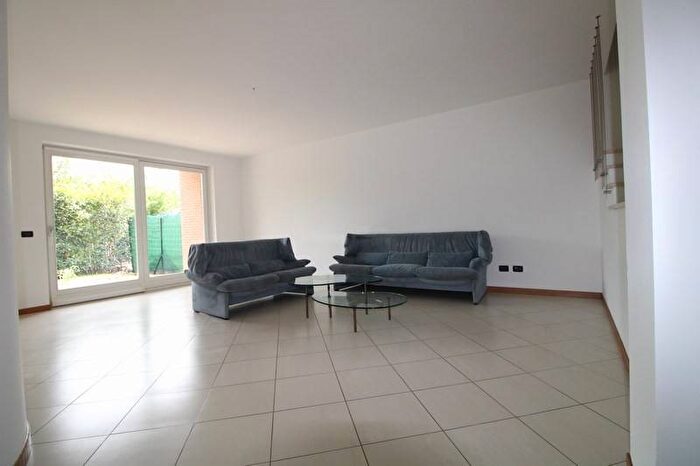 Casa con 5 locali in affitto in Via Principi di Piemonte, Centro, Bra