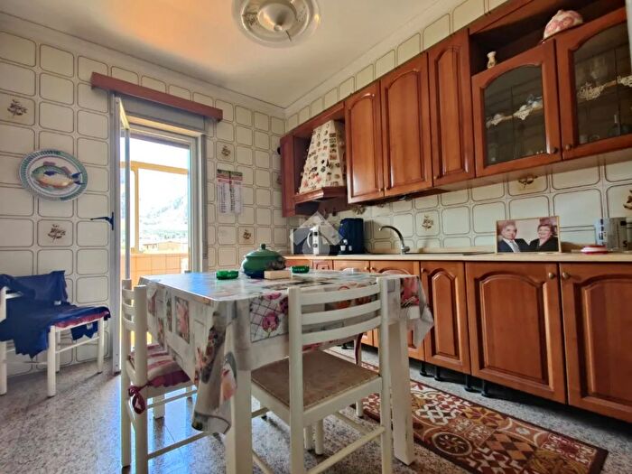 Appartamento con 5 locali in vendita in Vicolo Sciacca, Palermo