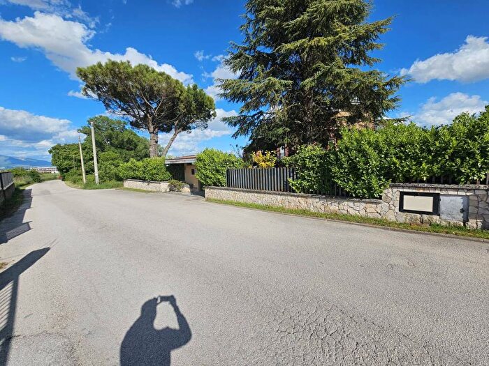 Casa quadrilocale in affitto in Via Giovanni Zazzerini, Centro, Avezzano