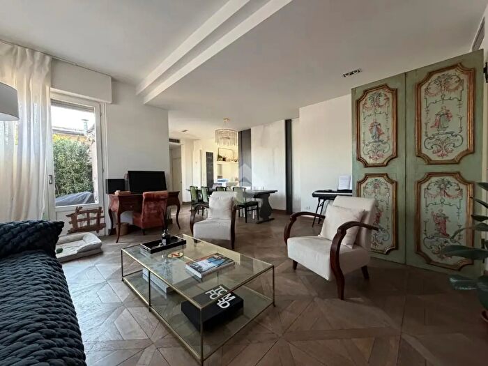 Appartamento quadrilocale in affitto in Via Fontana, Milano