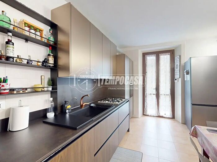 Appartamento con 6 locali in vendita in Via Federico Menabrea, Torino