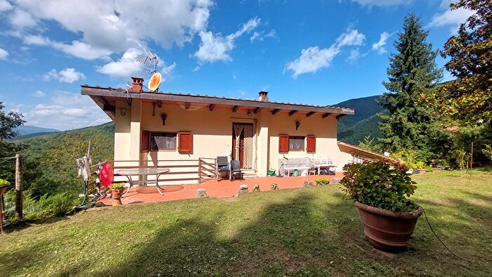 Casa con 6 locali in vendita in Strada Statale Stia Londa, Londa