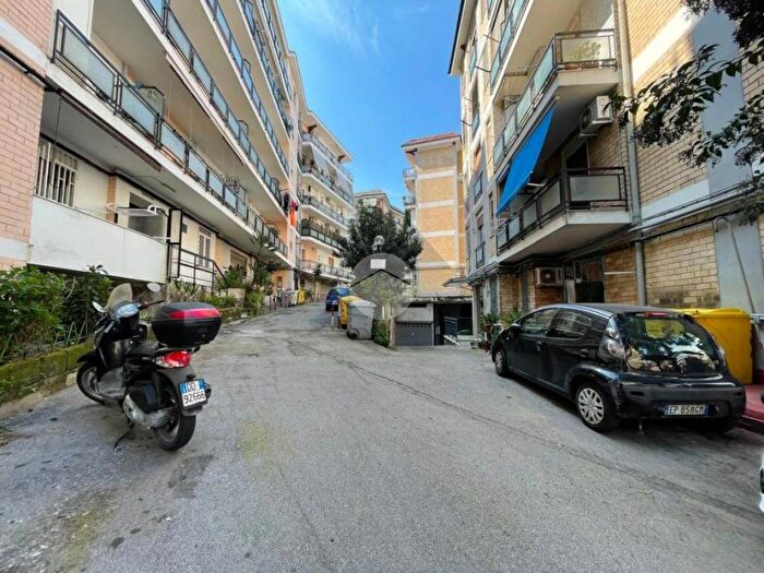 Appartamento bilocale in affitto in Via Ponti Rossi, San Carlo AllArena, Napoli