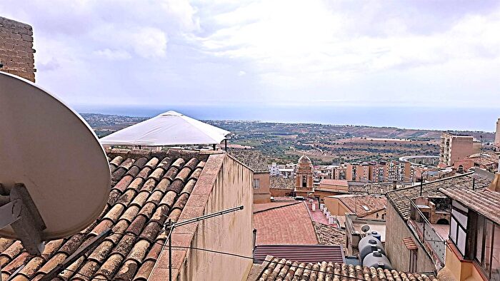 Appartamento con 10 locali in vendita in Via San Girolamo, Agrigento