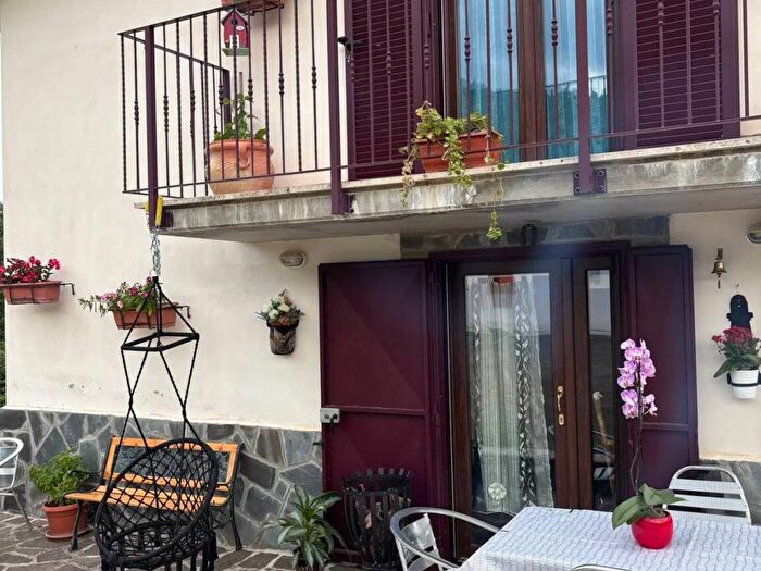 Casa quadrilocale in affitto in Frazione Figliola No Number, Crognaleto