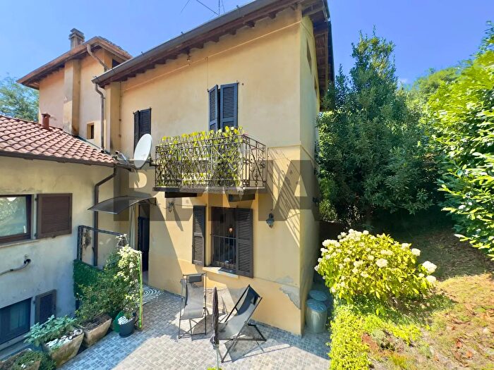 Appartamento trilocale in vendita in Via I Maggio, Gornate Olona