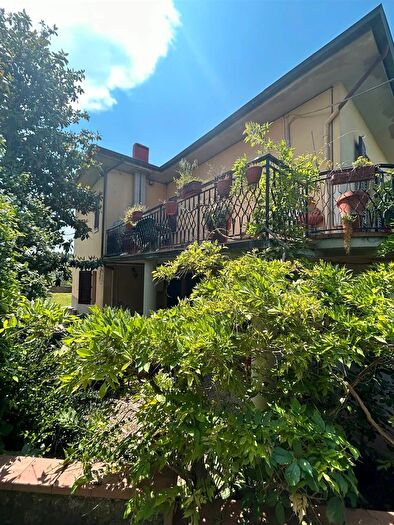 Casa con 18 locali in vendita in Via della Chiesa Montespertoli, Montespertoli