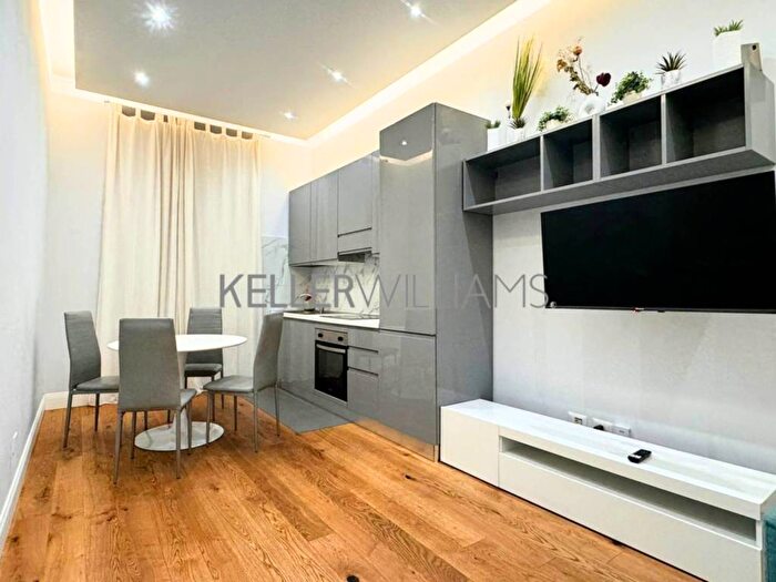 Appartamento trilocale in affitto in Via Plinio, Buenos Aires, Milano